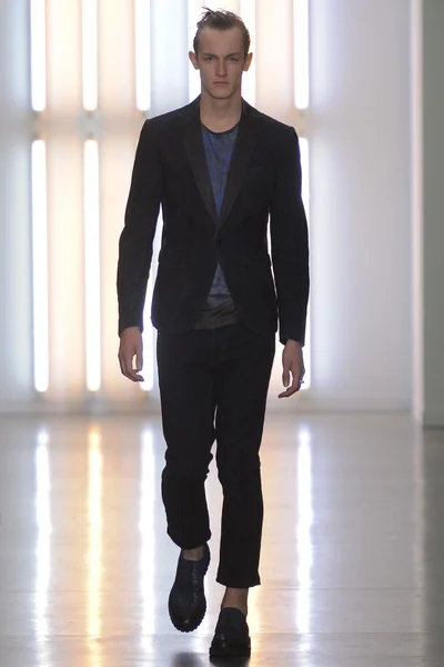 Look 12